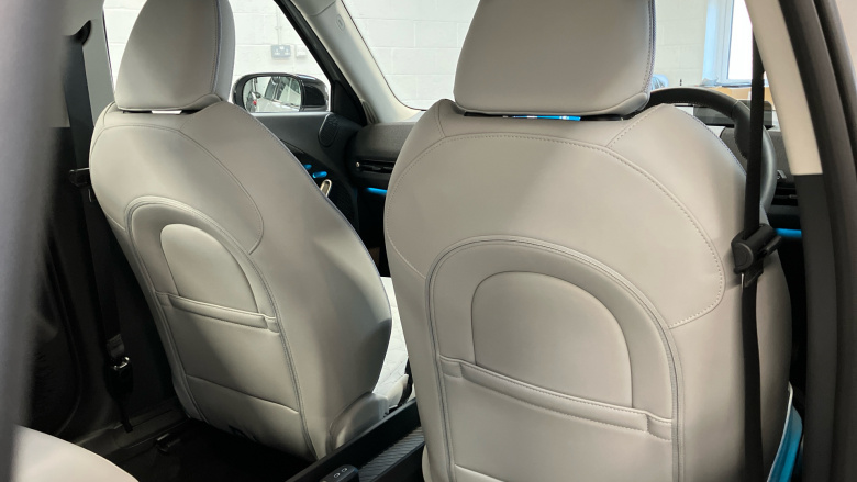 MINI Aceman 135kW E Classic 43kWh 5dr Auto Electric Hatchback